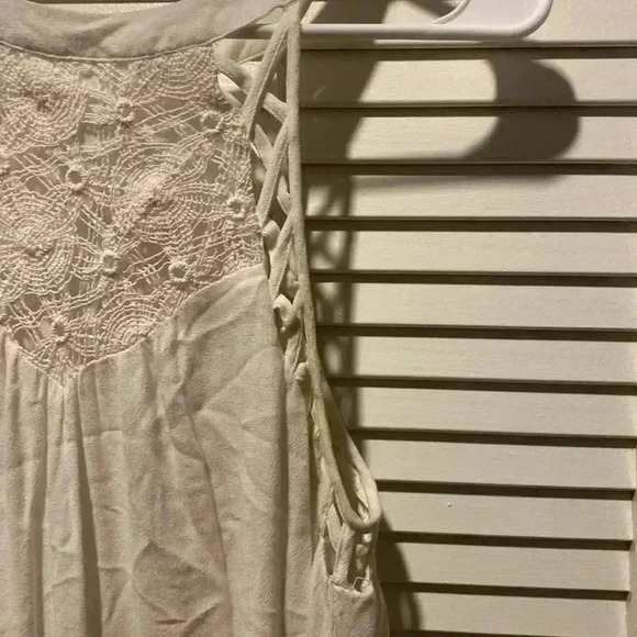 Beautiful White Dress - Broken Button On Back - Picture 5 of 7